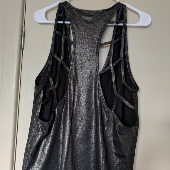 Victoria Sport shimmery tank - Picture 4 of 5